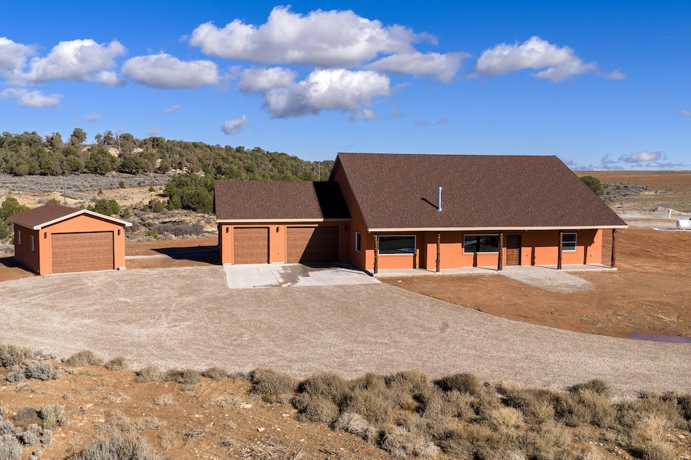 429 E Pioneer Bend, Monticello, UT 84535 - photo 1