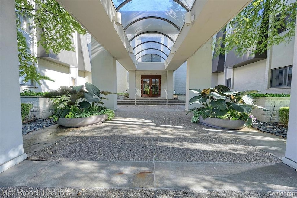 5-Front-Entrance.jpg