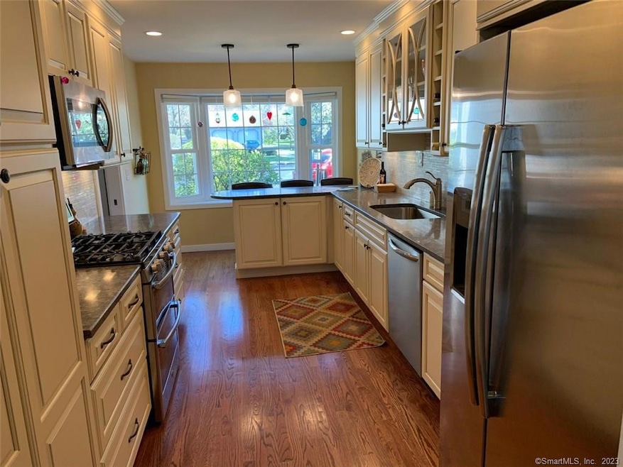 42 Gate Ridge Rd unit 42, Fairfield, CT 06825 - photo 1