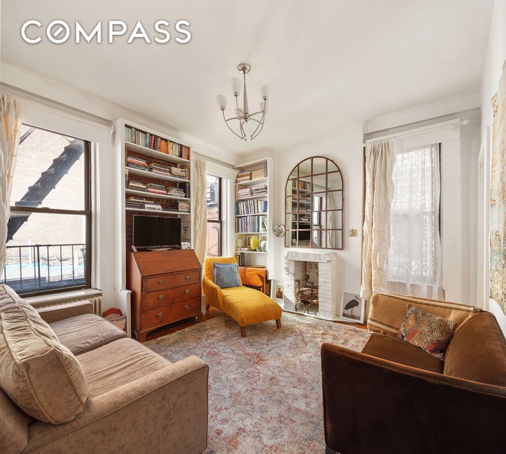 Pending $1,095,000 • Co-Listing Agent