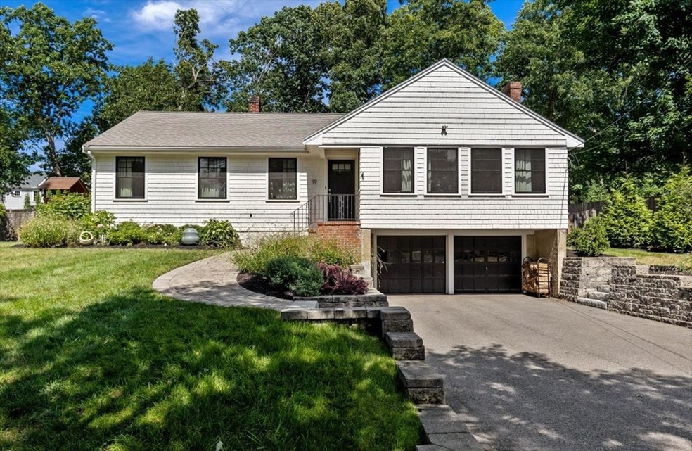 19 Pilgrim Rd, Hingham, MA 02043 - photo 1