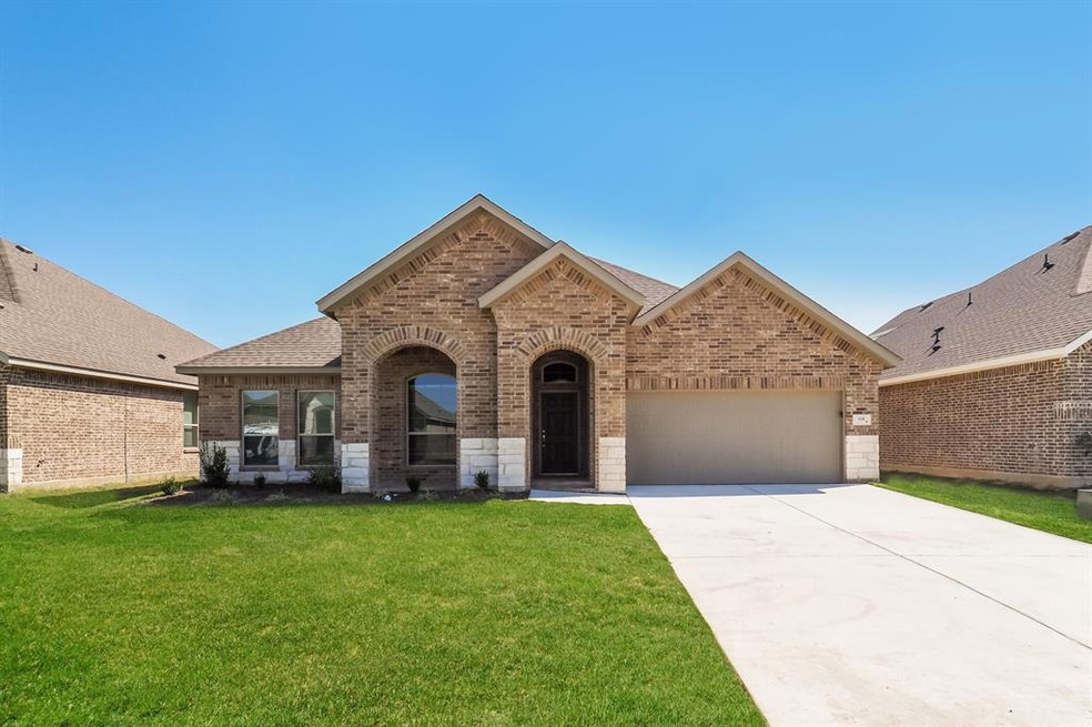 128 Independence Dr, Joshua, TX 76058 - photo 1