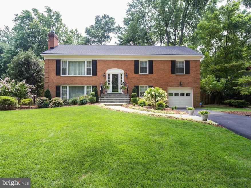 7817 Lewinsville Rd, McLean, VA 22102 - photo 1