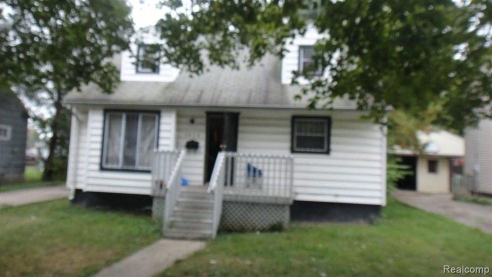 5914 Winthrop Blvd, Flint, MI 48505 - photo 1