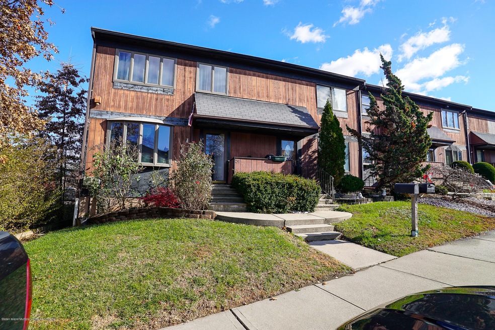 31 Hemlock Ct unit 156, Staten Island, NY 10309 - photo 1