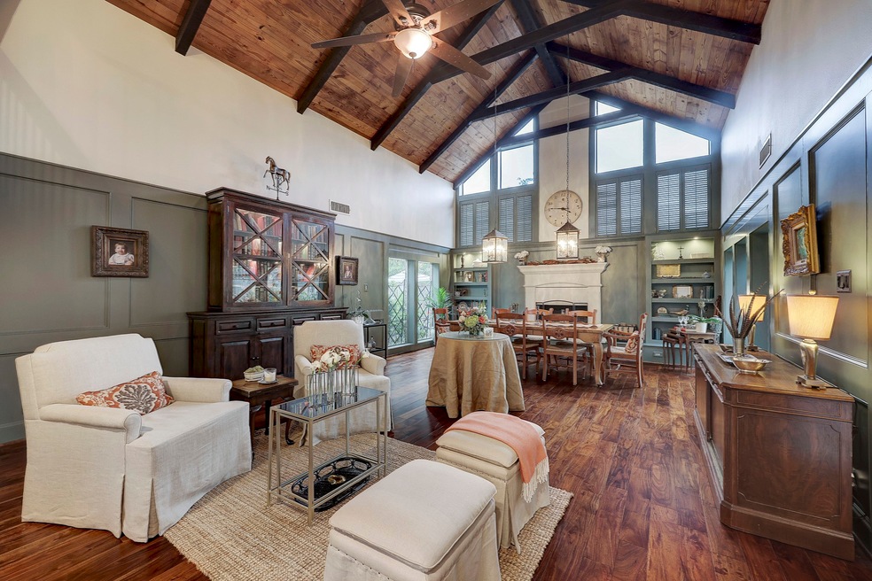 10027 Briar Dr, Houston, TX 77042 - photo 1