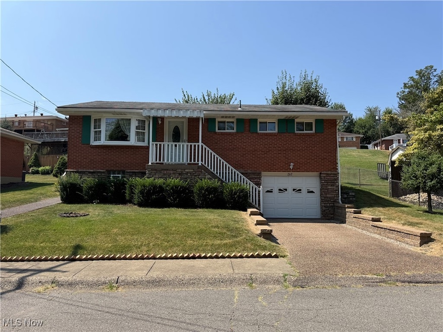 202 Crystal Ln, Weirton, WV 26062 - photo 1