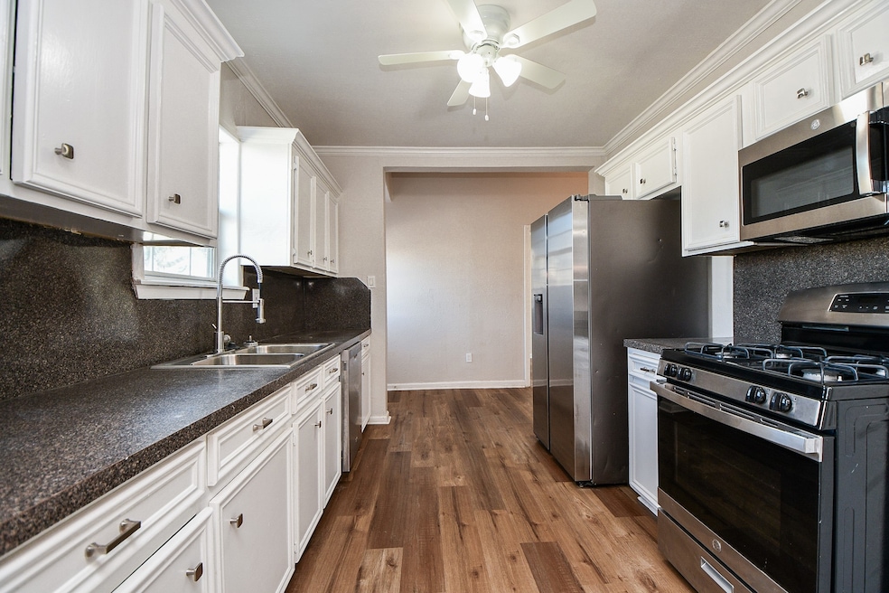 610 Vincent St, Houston, TX 77009 - photo 1