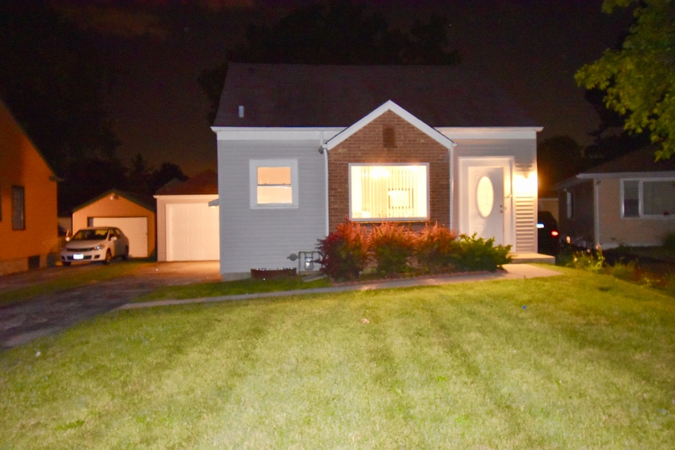 909 Fairfield Ct, Waukegan, IL 60085 - photo 1
