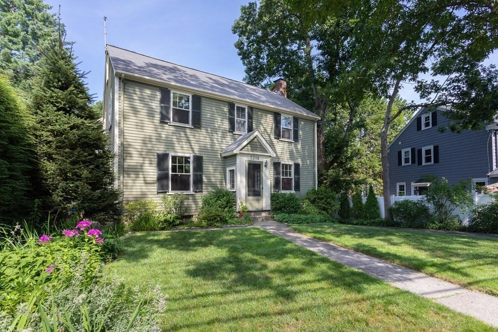1314 Walnut St, Newton Highlands, MA 02461 - photo 1