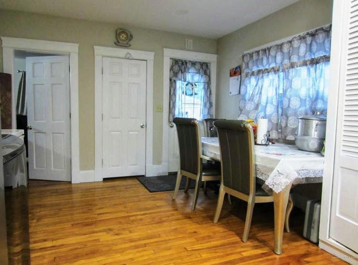 Eat-in Kitchen