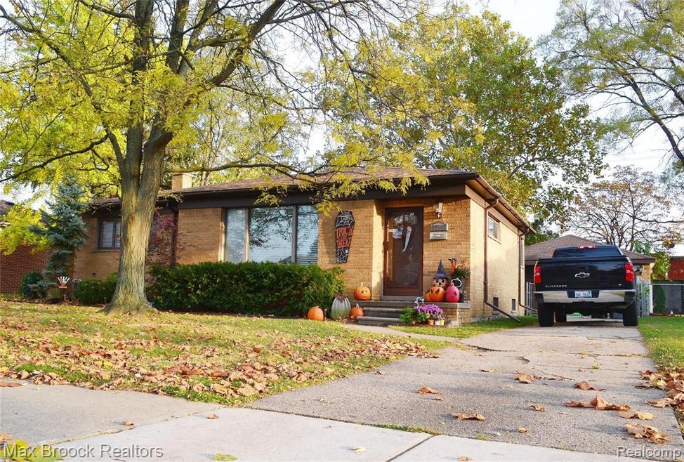 27517 Buckingham, Livonia, MI