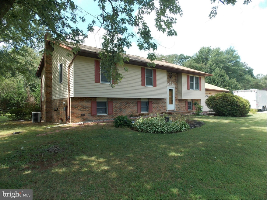 4014 Robin Hood Way, Sykesville, MD 21784 - photo 1