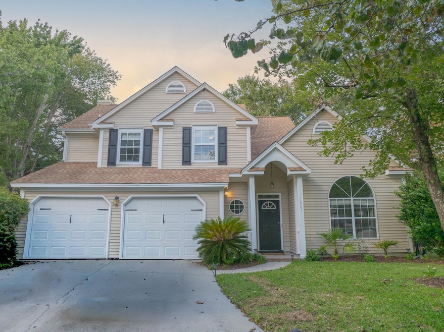 1901 Oak Tree Ln, Mount Pleasant, SC 29464 - photo 1
