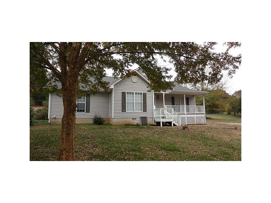 Exterior Front. Low Maintenance Vinyl Siding