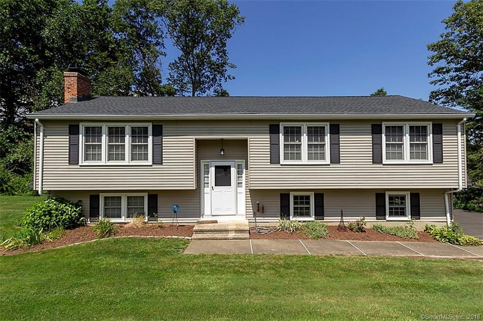 8 Ln, North Haven, CT 06473