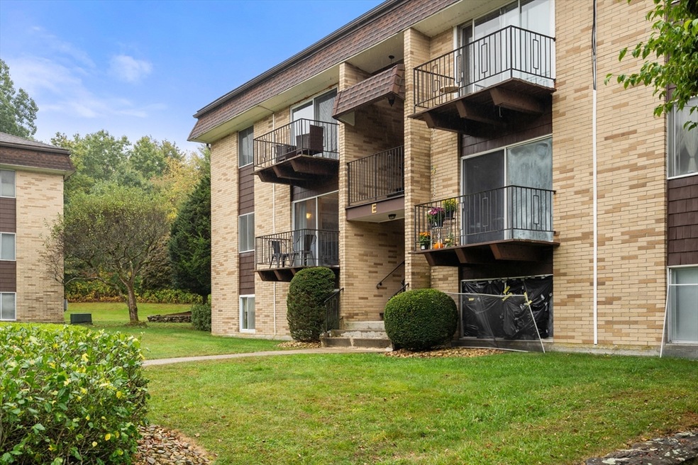 121 Bailey St unit E43, Worcester, MA 01602 - photo 1