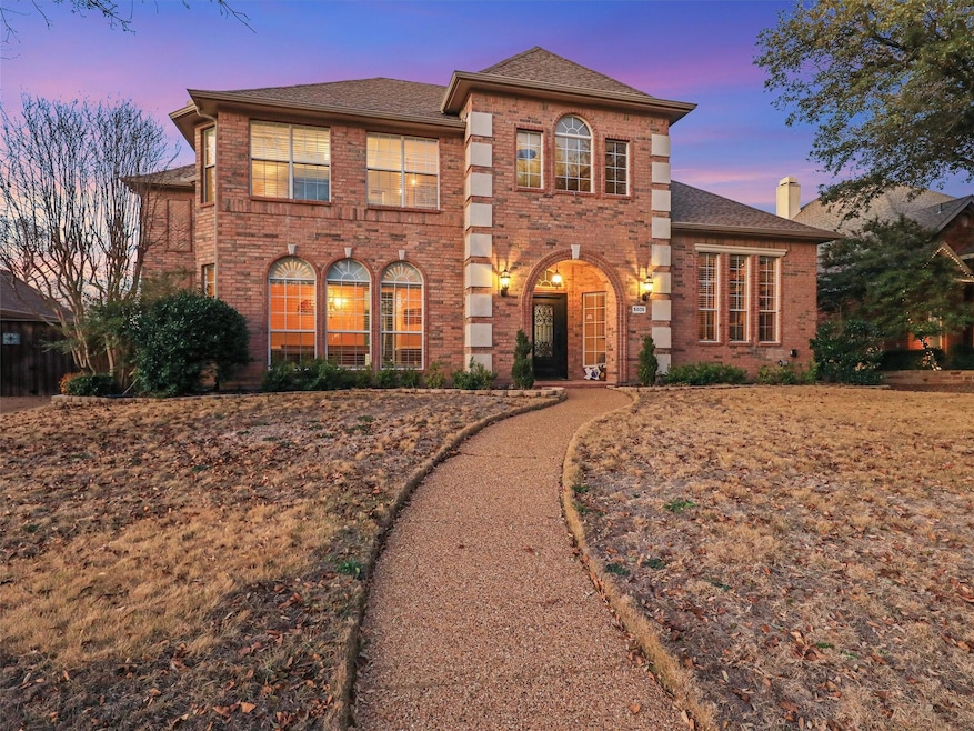 Stunning driveup appeal!