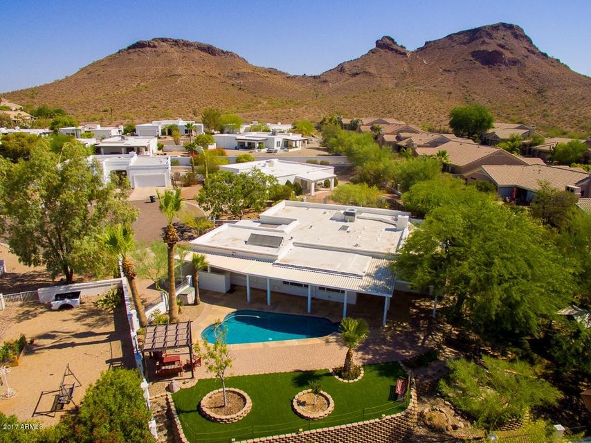 South lawn & pool w/Lookout Mtn