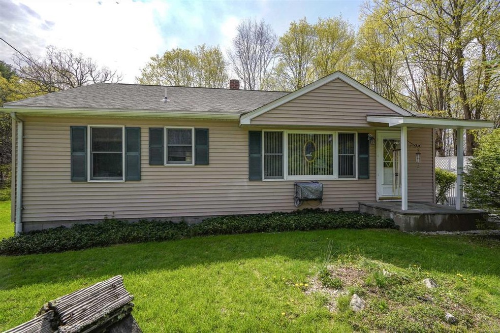 524 Salt Point Turnpike, Poughkeepsie, NY 12601 - photo 1