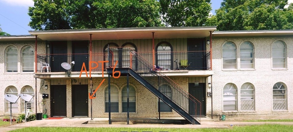 3021 Sycamore Ave unit 6, Bay City, TX 77414 - photo 1