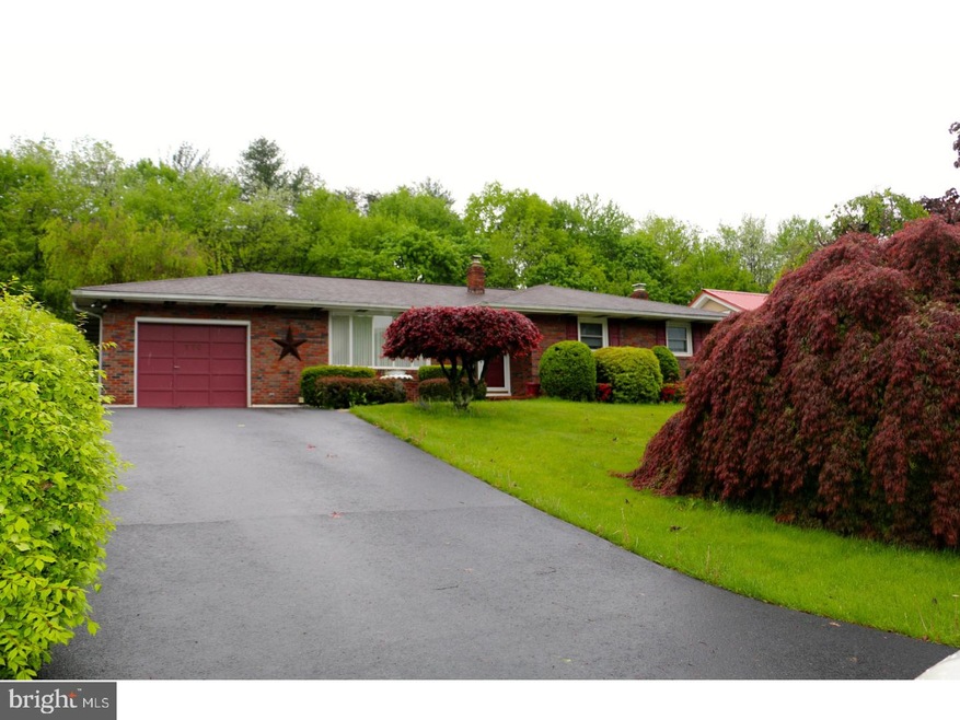 570 E Lawton St, Saint Clair, PA 17970 - photo 1