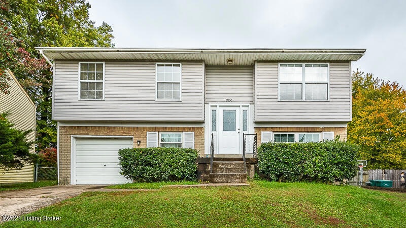 8800 Lantana Dr, Louisville, KY 40229 - photo 1