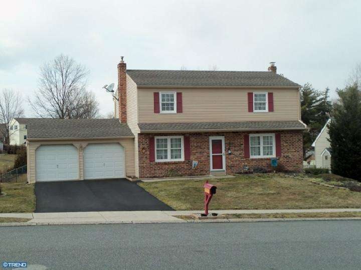13 Roosevelt Dr, Boyertown, PA 19512 - photo 1