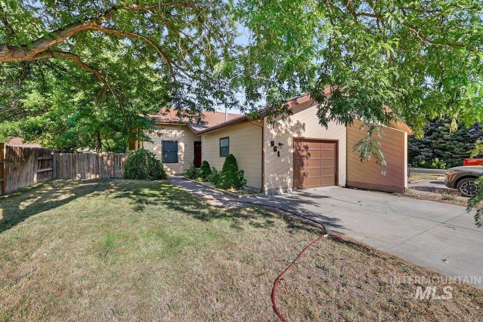 View of front of house featuring a garage and driveway