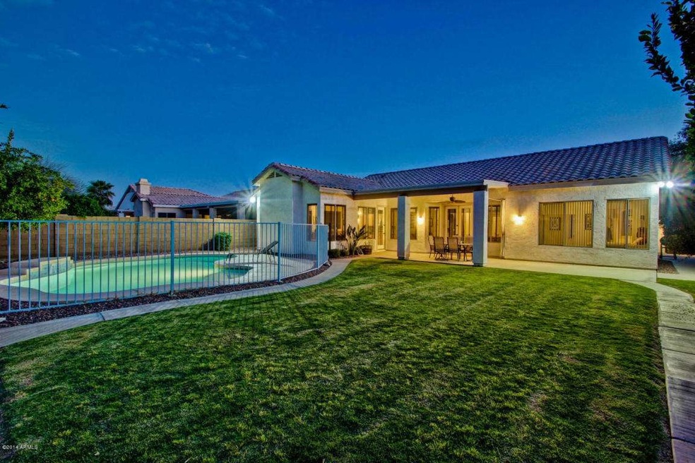 Backyard Oasis to enjoy the evenings!