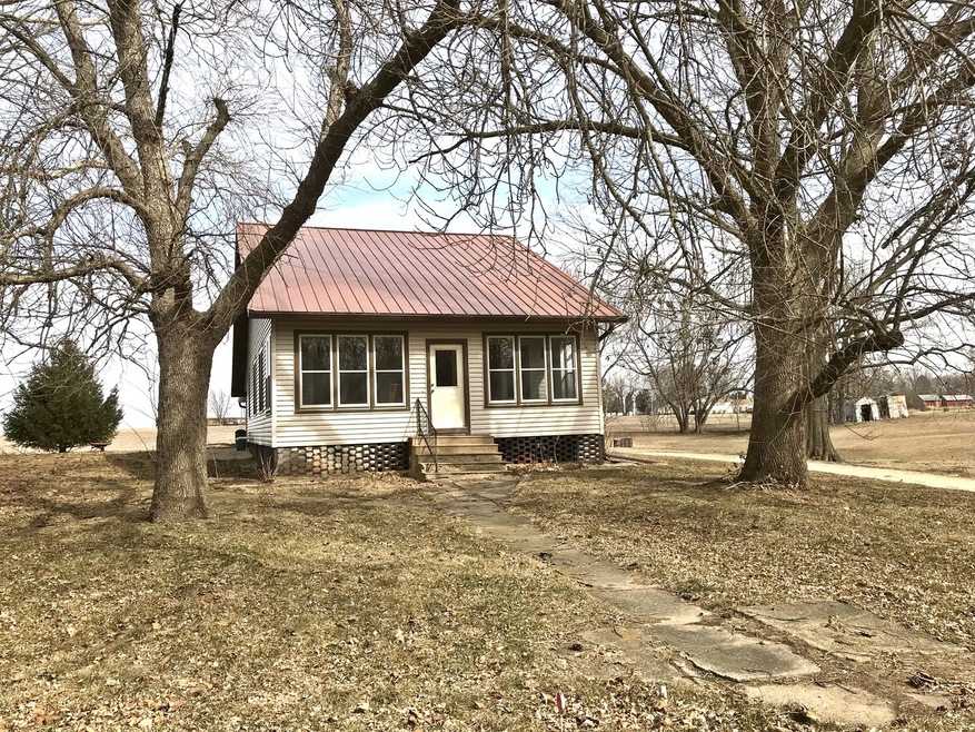 417 W Maple St, Malden, IL 61337 - photo 1