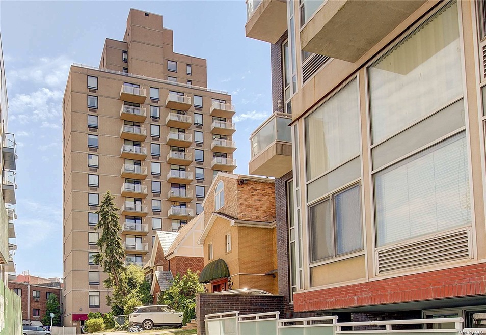 Sold $570,000 • Co-Listing Agent