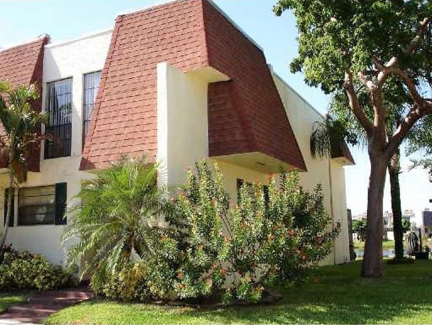 unlisted-address, Pembroke Pines, FL 33024 - photo 1