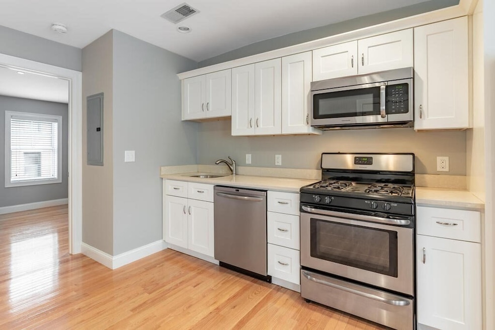 88 Endicott St unit 3, Boston, MA 02113 - photo 1