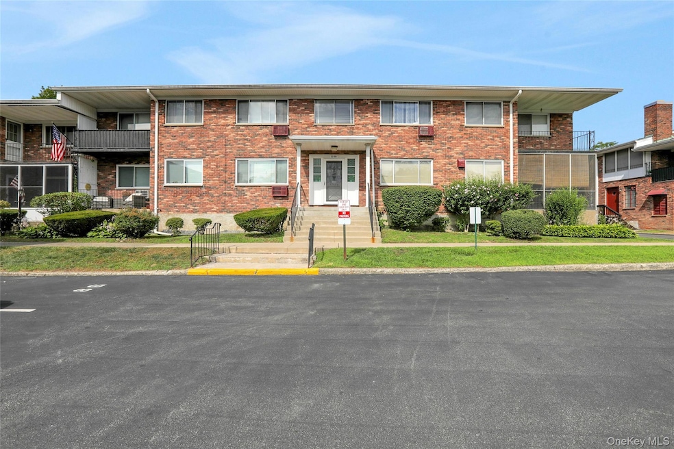 810 Blooming Grove Turnpike unit 88, New Windsor, NY 12553 - photo 1