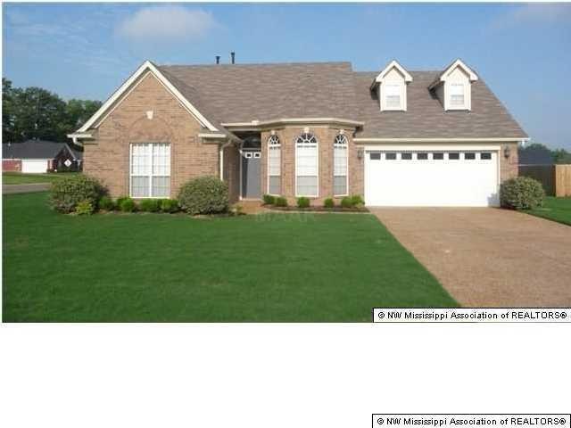 4 BEDROOM, 2 BATH HOME!  SPLIT BEDROOM PLAN WITH M