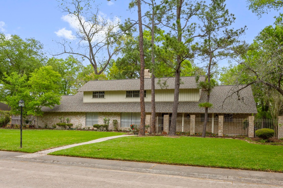 10134 Briar Dr, Houston, TX 77042 - photo 1