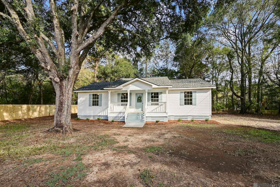 11027 Cr-100, Saint Francisville, LA 70775 - photo 1