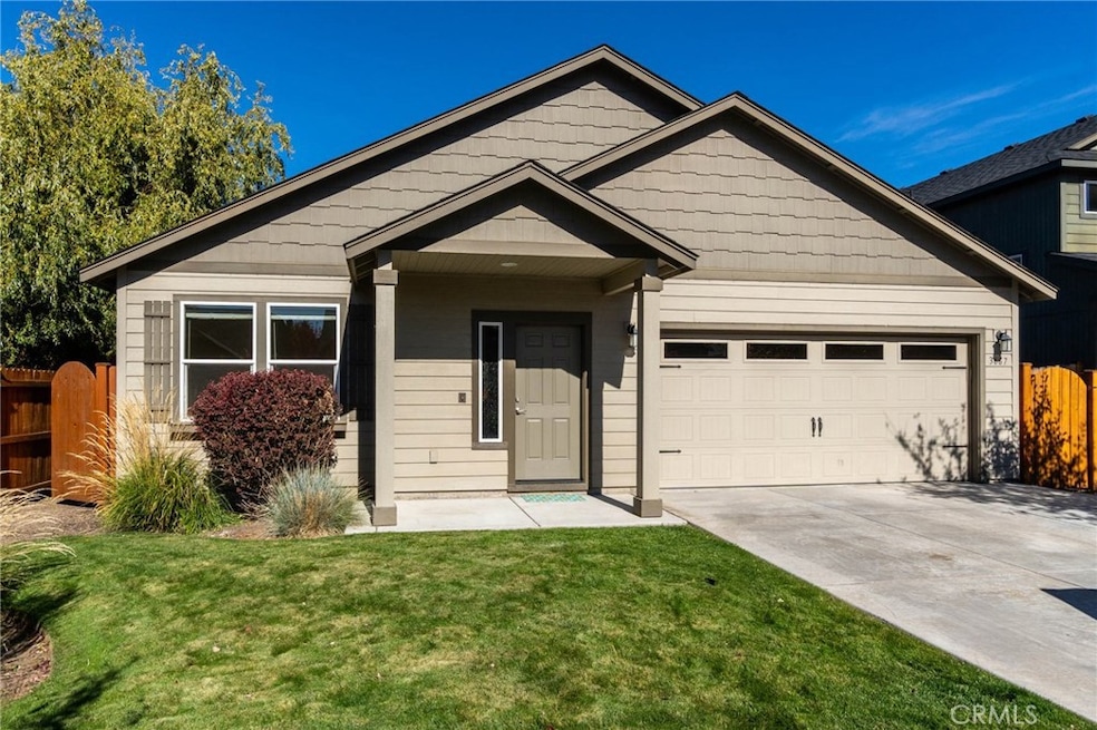 3667 SW Pumice Stone Ave, Redmond, OR 97756 - photo 1