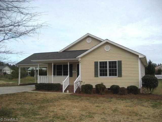 211 Watkins Dr, Siler City, NC 27344 - photo 1