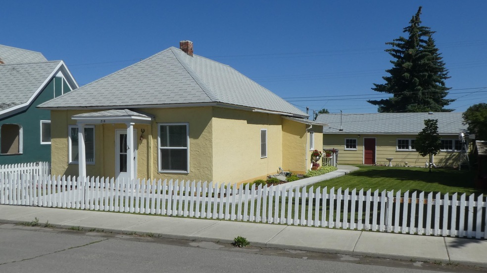P1300876yellowhouse