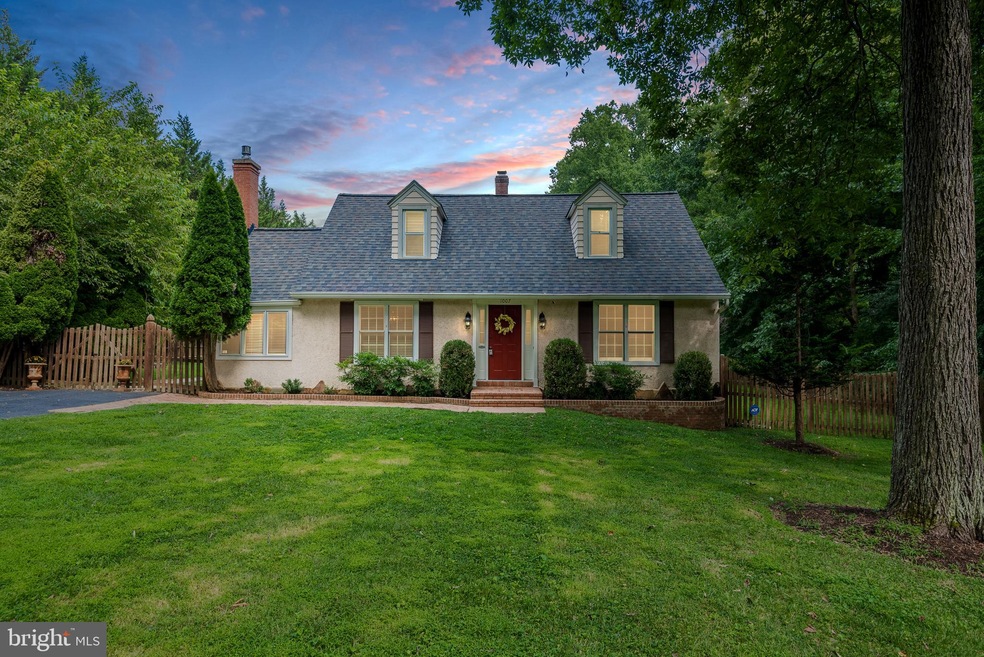 1007 Evonshire Ln, Great Falls, VA 22066 - photo 1