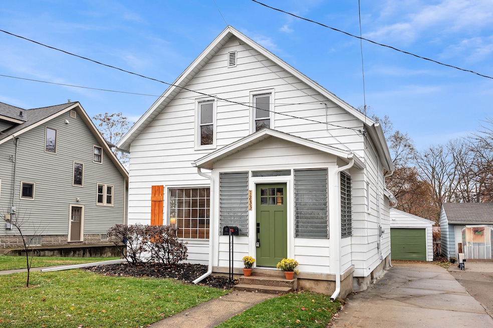 1233 Emerald Ave NE, Grand Rapids, MI 49505 - photo 1