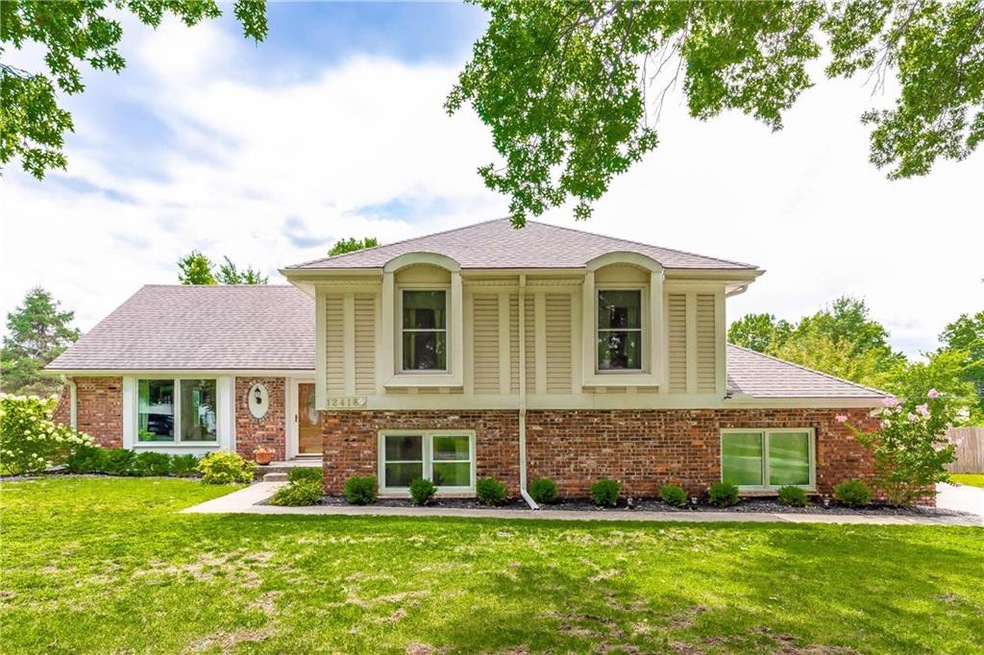 Gorgeous Side/Side Split 4BR/3BA home!