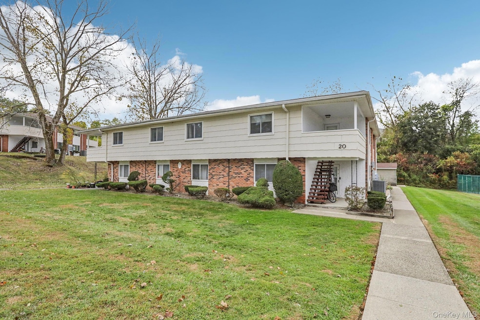 2006 Baldwin Ln unit 20F, Newburgh, NY 12550 - photo 1