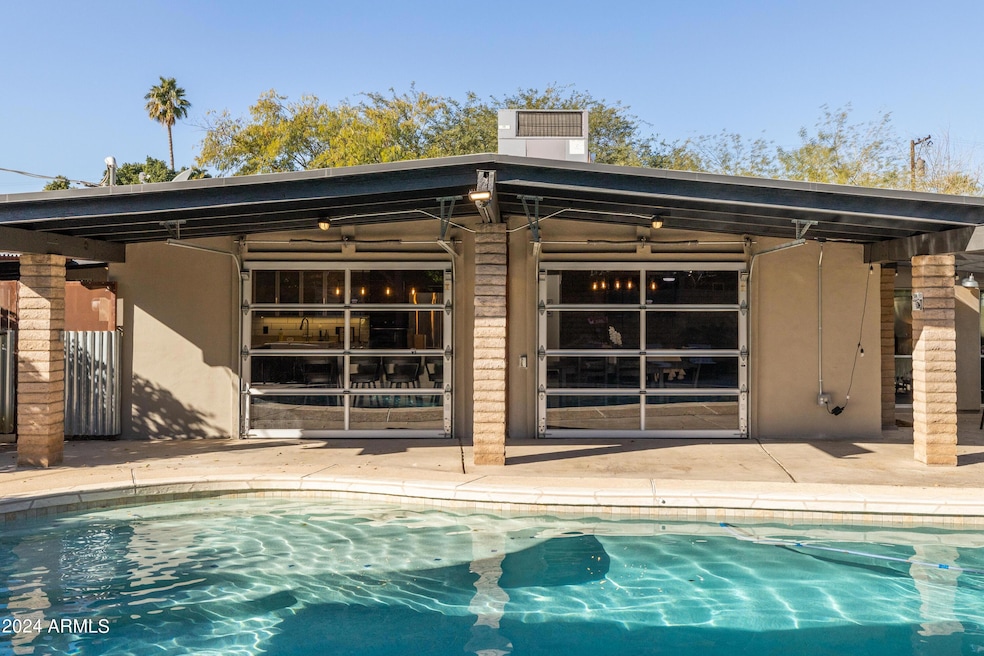 10th-pool