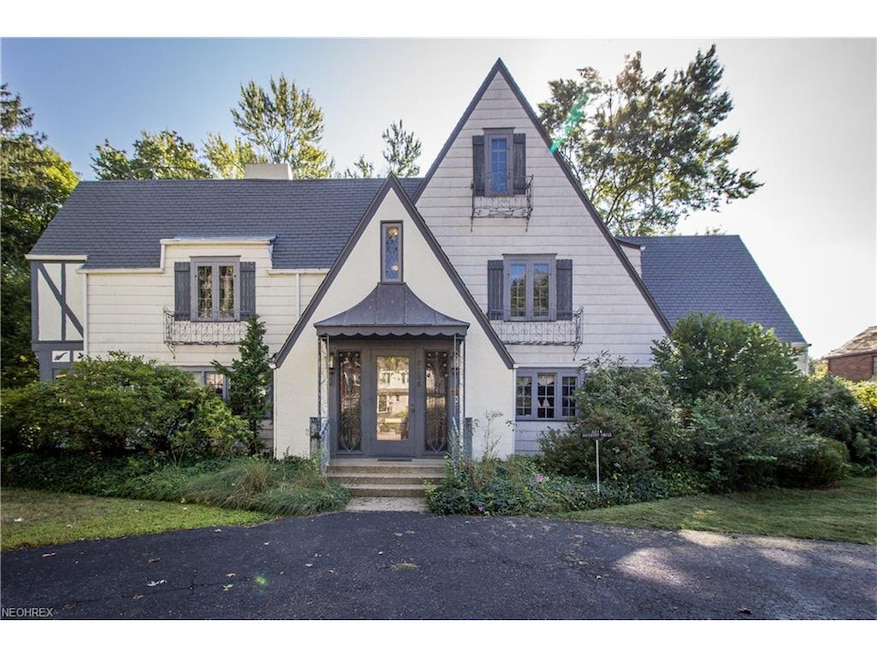 Welcome to 2216 University Avenue NW!