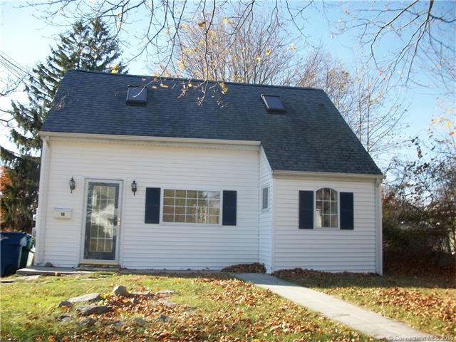 Sweet 2 bedroom with skylights