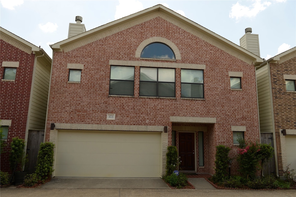3721 Main Plaza Dr, Houston, TX 77025 - photo 1