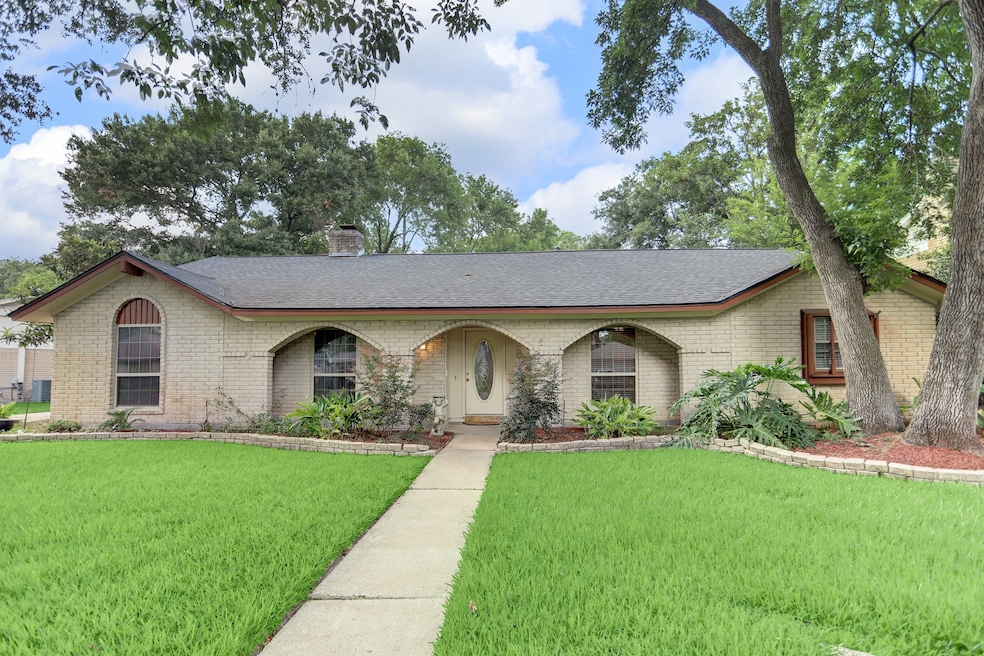 6206 Lonesome Bayou Ln, Houston, TX 77088 - photo 1